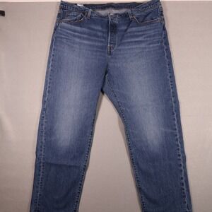 Levi's Straight Leg Jeans in Medium Blue Wash